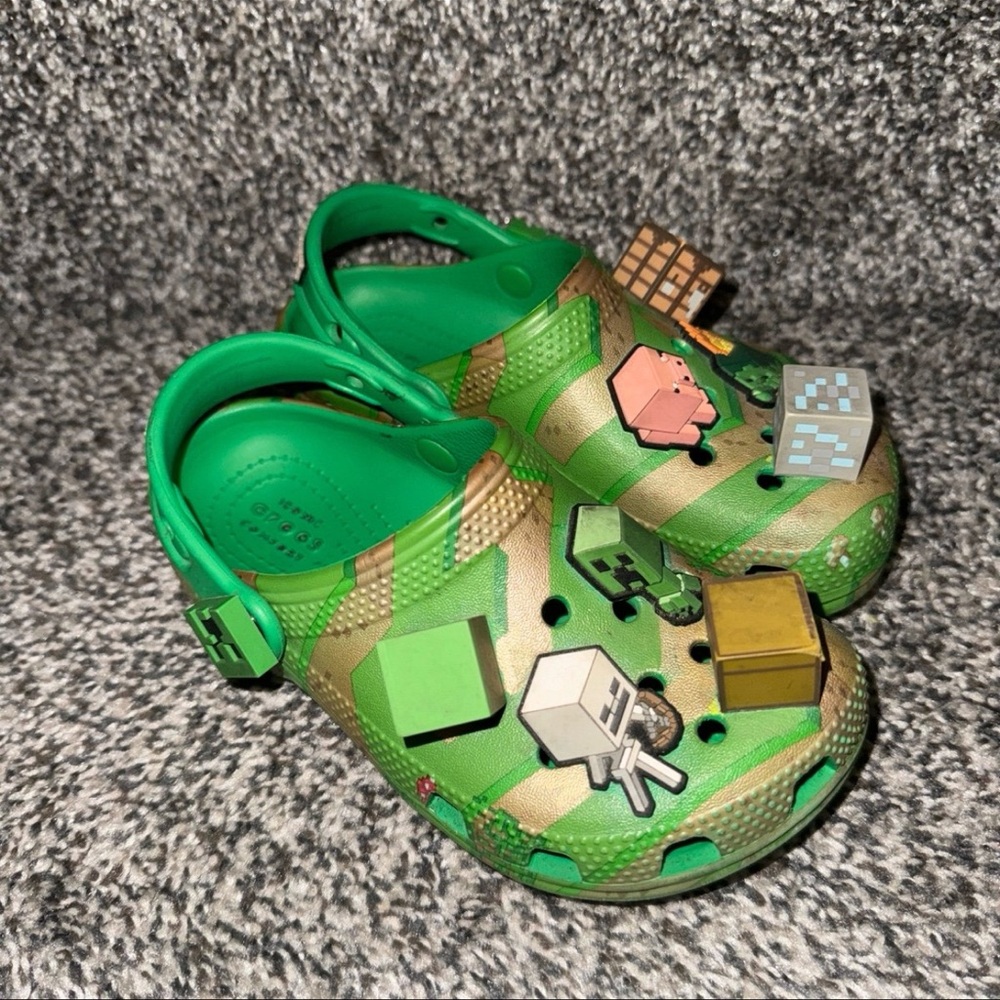 *SOLD* Little Boy’s Minecraft Crocs